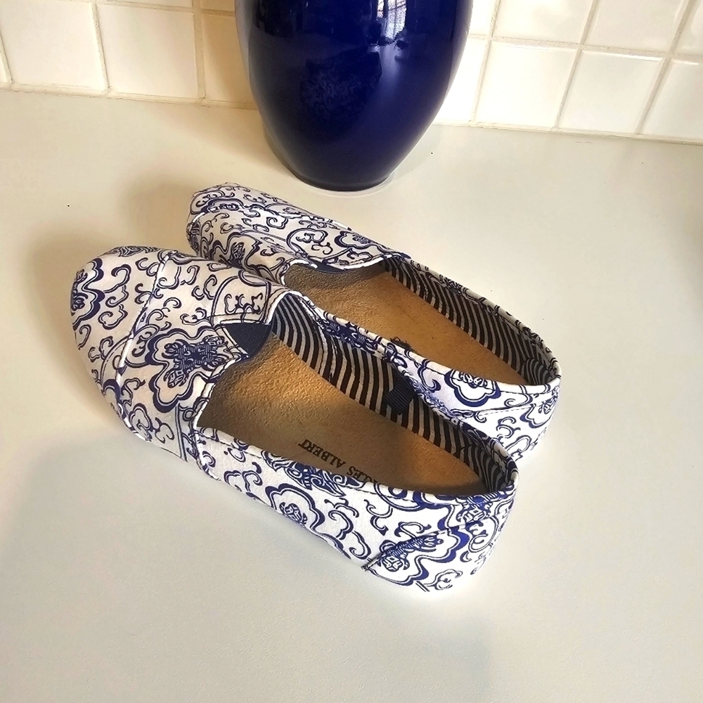 NEW Size 6 Charles Albert Blue White Paisley Canvas Flats